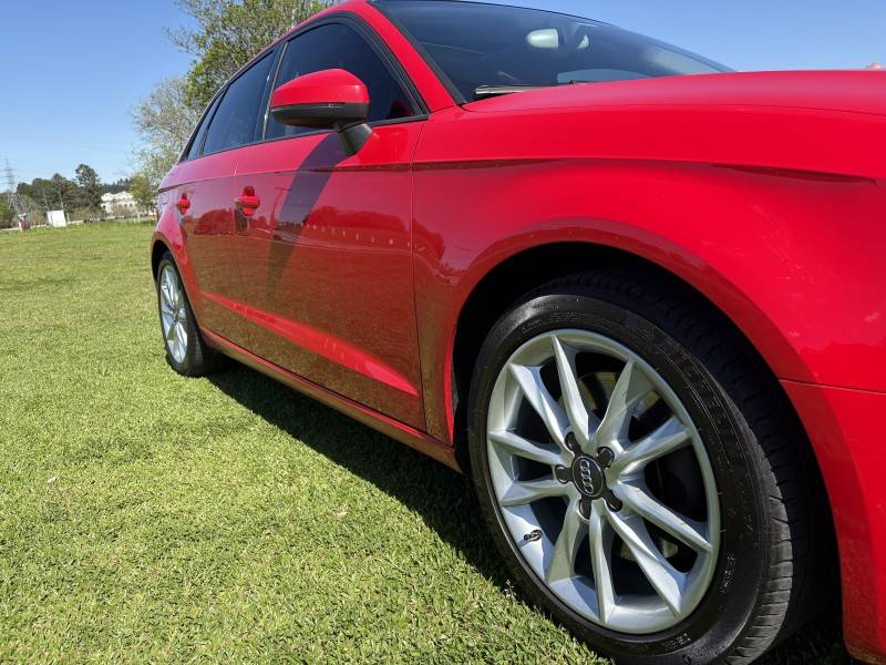 AUDI - A3 - 2014/2015 - Vermelha - R$ 89.900,00