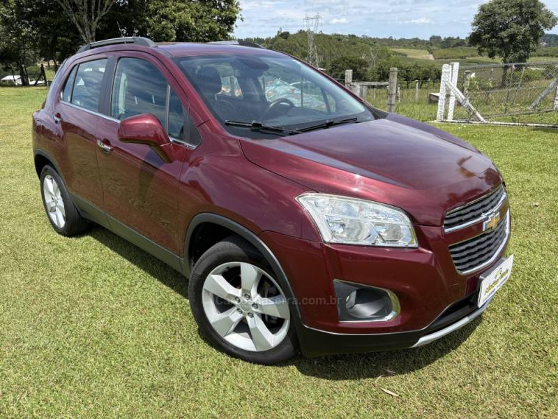 CHEVROLET - TRACKER - 2013/2014 - Vermelha - R$ 70.000,00