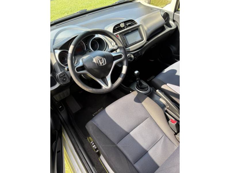 HONDA - FIT - 2012/2013 - Prata - R$ 49.900,00
