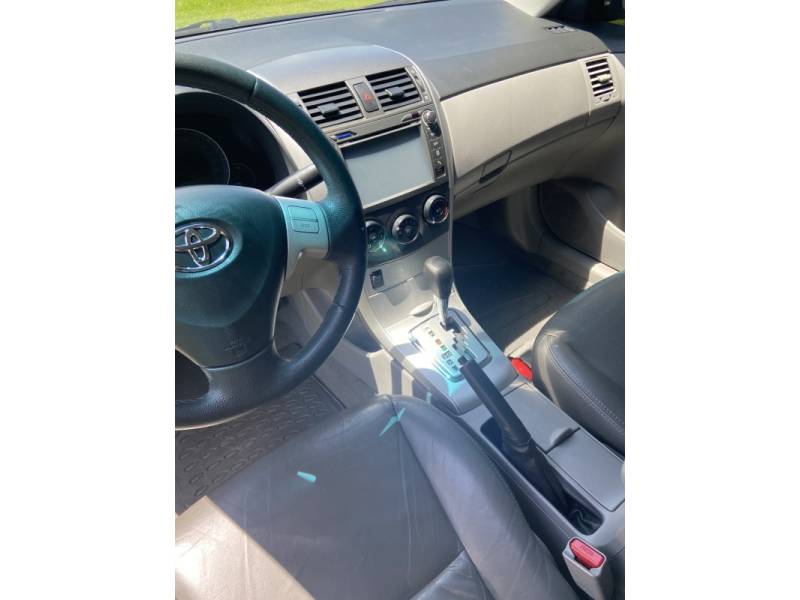 TOYOTA - COROLLA - 2013/2014 - Cinza - R$ 66.900,00