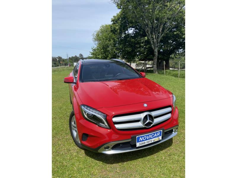 MERCEDES-BENZ - GLA 200 - 2015/2016 - Vermelha - R$ 139.000,00