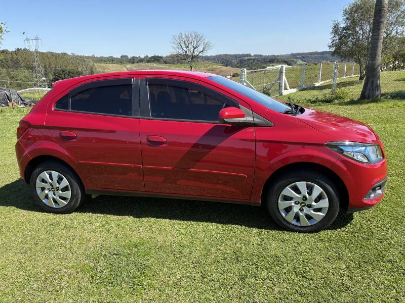 CHEVROLET - ONIX - 2015/2015 - Vermelha - R$ 49.000,00