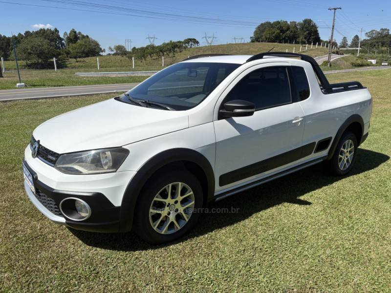 VOLKSWAGEN - SAVEIRO - 2013/2014 - Branca - R$ 60.000,00