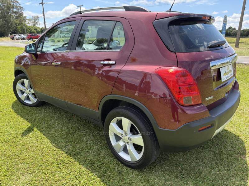 CHEVROLET - TRACKER - 2013/2014 - Vermelha - R$ 70.000,00