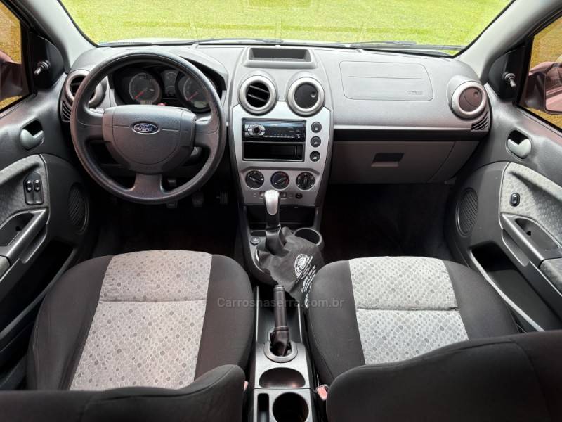 FORD - FIESTA - 2013/2014 - Prata - R$ 36.000,00