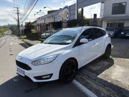 FORD - FOCUS - 2018/2019 - Branca - R$ 65.000,00