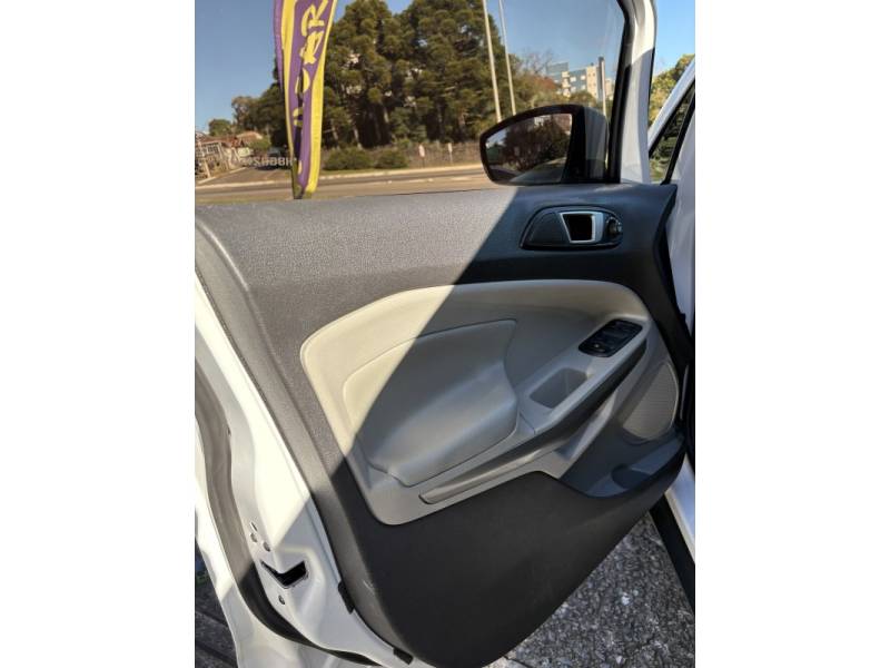 FORD - ECOSPORT - 2016/2017 - Branca - R$ 62.000,00