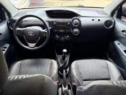 TOYOTA - ETIOS - 2017/2018 - Prata - R$ 59.900,00