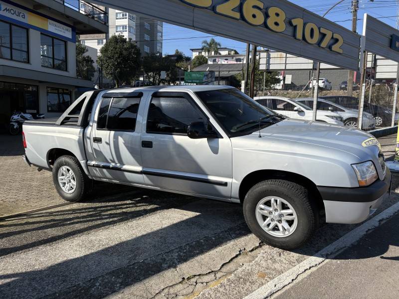 CHEVROLET - S10 - 2004/2004 - Prata - R$ 67.000,00