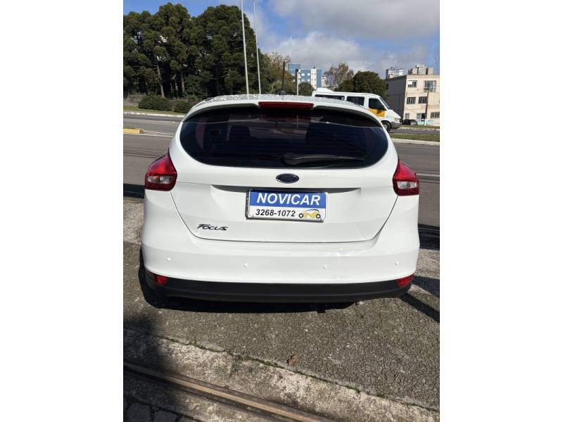 FORD - FOCUS - 2018/2019 - Branca - R$ 65.000,00