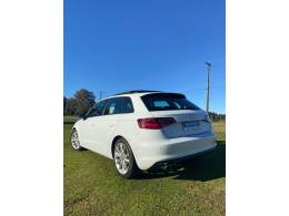 AUDI - A3 - 2013/2014 - Branca - R$ 84.000,00