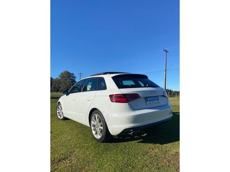AUDI - A3 - 2013/2014 - Branca - R$ 84.000,00