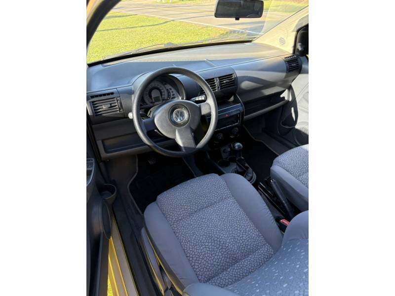 VOLKSWAGEN - FOX - 2004/2004 - Bege - R$ 23.500,00
