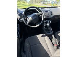 FORD - FIESTA - 2014/2015 - Branca - R$ 49.000,00