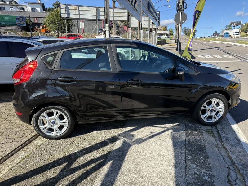FORD - FIESTA - 2014/2014 - Preta - R$ 45.000,00