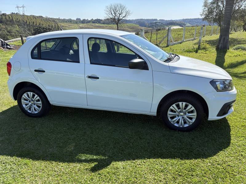 VOLKSWAGEN - GOL - 2017/2018 - Branca - R$ 48.900,00