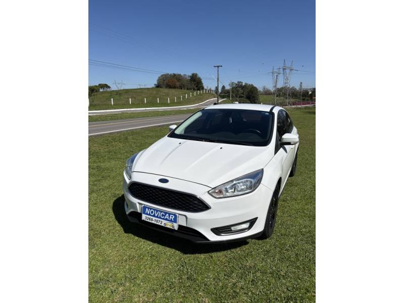 FORD - FOCUS - 2018/2019 - Branca - R$ 65.000,00