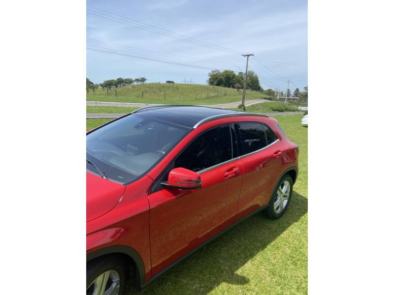 MERCEDES-BENZ - GLA 200 - 2015/2016 - Vermelha - R$ 139.000,00
