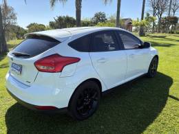 FORD - FOCUS - 2018/2019 - Branca - R$ 65.000,00