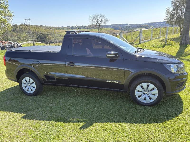 VOLKSWAGEN - SAVEIRO - 2017/2018 - Preta - R$ 59.900,00