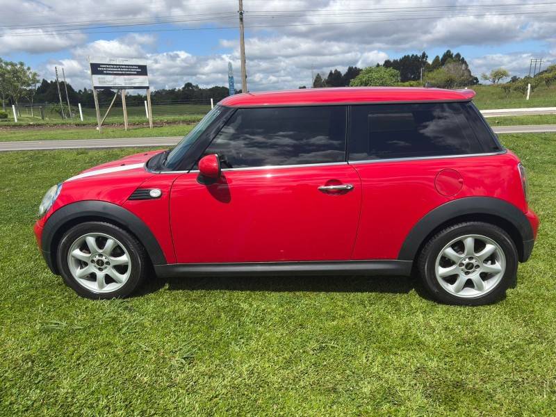 MINI - COOPER - 2009/2010 - Vermelha - R$ 65.000,00