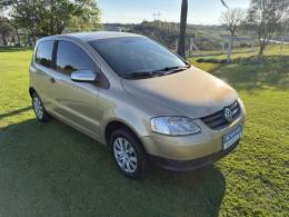 VOLKSWAGEN - FOX - 2004/2004 - Bege - R$ 23.500,00