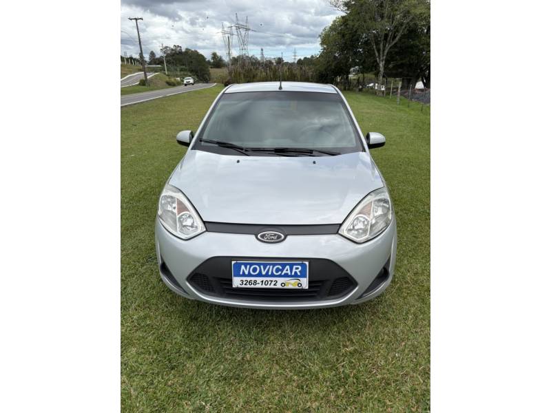 FORD - FIESTA - 2013/2014 - Prata - R$ 36.000,00