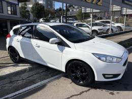 FORD - FOCUS - 2018/2019 - Branca - R$ 65.000,00