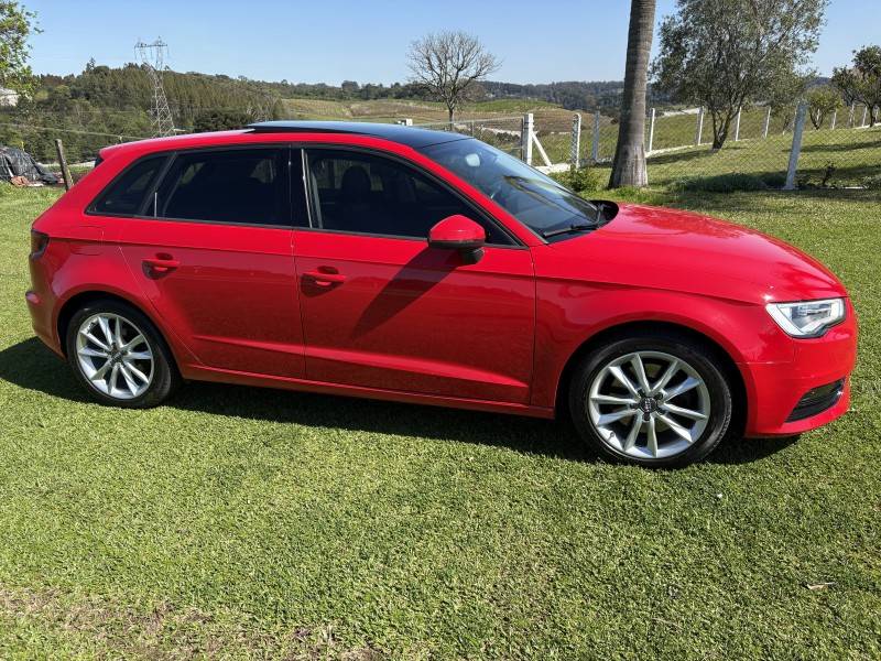 AUDI - A3 - 2014/2015 - Vermelha - R$ 89.900,00
