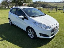 FORD - FIESTA - 2014/2015 - Branca - R$ 49.000,00