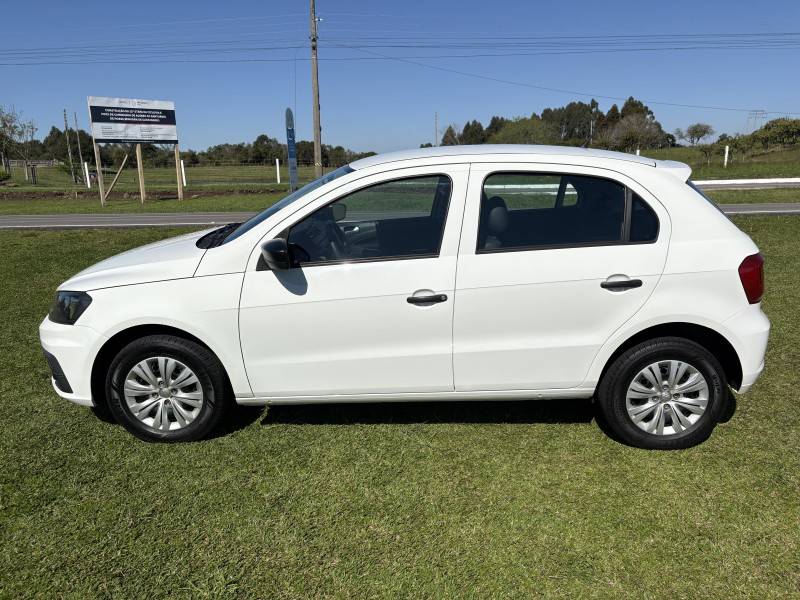 VOLKSWAGEN - GOL - 2017/2018 - Branca - R$ 48.900,00