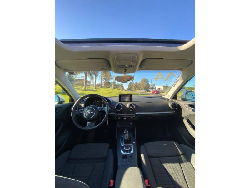 AUDI - A3 - 2013/2014 - Branca - R$ 84.000,00