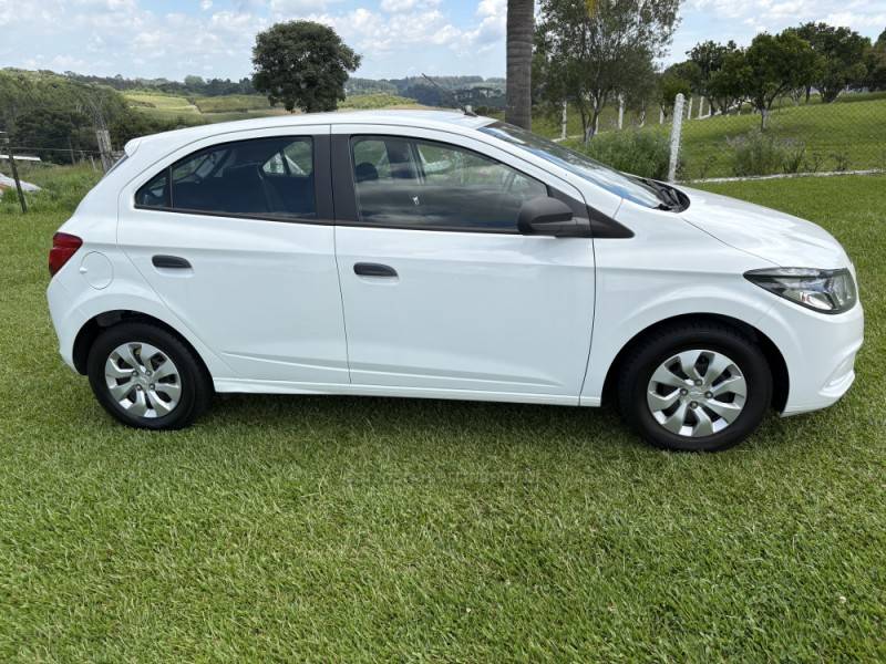CHEVROLET - ONIX - 2019/2019 - Branca - R$ 48.000,00