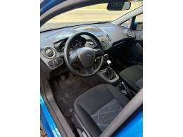 FORD - FIESTA - 2015/2016 - Azul - R$ 52.000,00