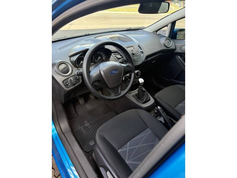FORD - FIESTA - 2015/2016 - Azul - R$ 52.000,00