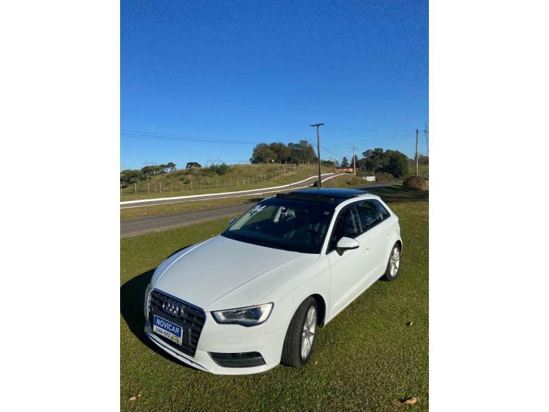 AUDI - A3 - 2013/2014 - Branca - R$ 84.000,00