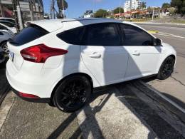 FORD - FOCUS - 2018/2019 - Branca - R$ 65.000,00