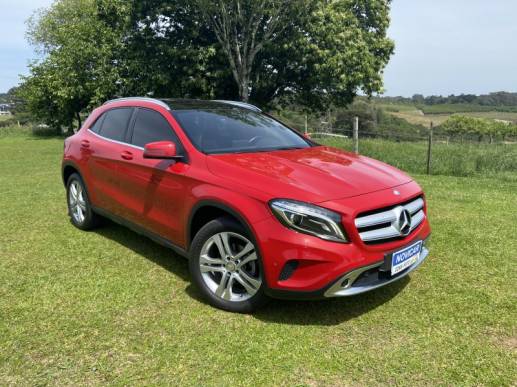 MERCEDES-BENZ - GLA 200 - 2015/2016 - Vermelha - R$ 139.000,00