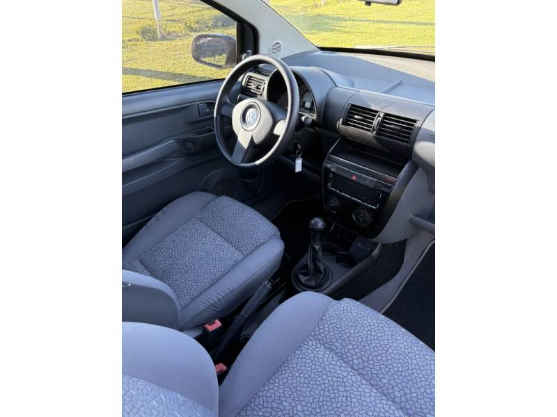 VOLKSWAGEN - FOX - 2004/2004 - Bege - R$ 23.500,00