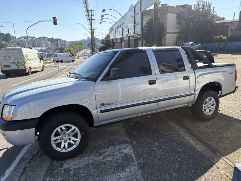 CHEVROLET - S10 - 2004/2004 - Prata - R$ 67.000,00