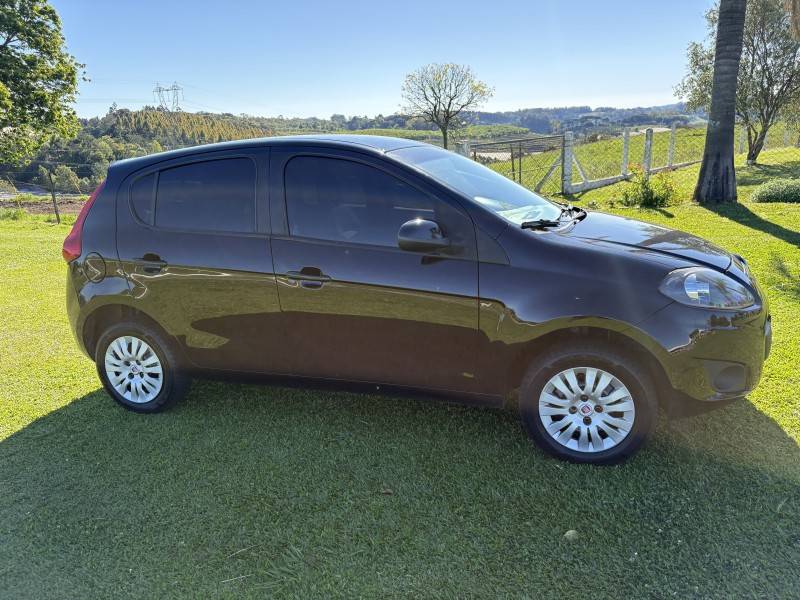 FIAT - PALIO - 2012/2013 - Preta - R$ 33.900,00