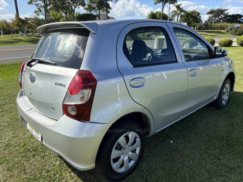 TOYOTA - ETIOS - 2019/2020 - Prata - R$ 58.900,00