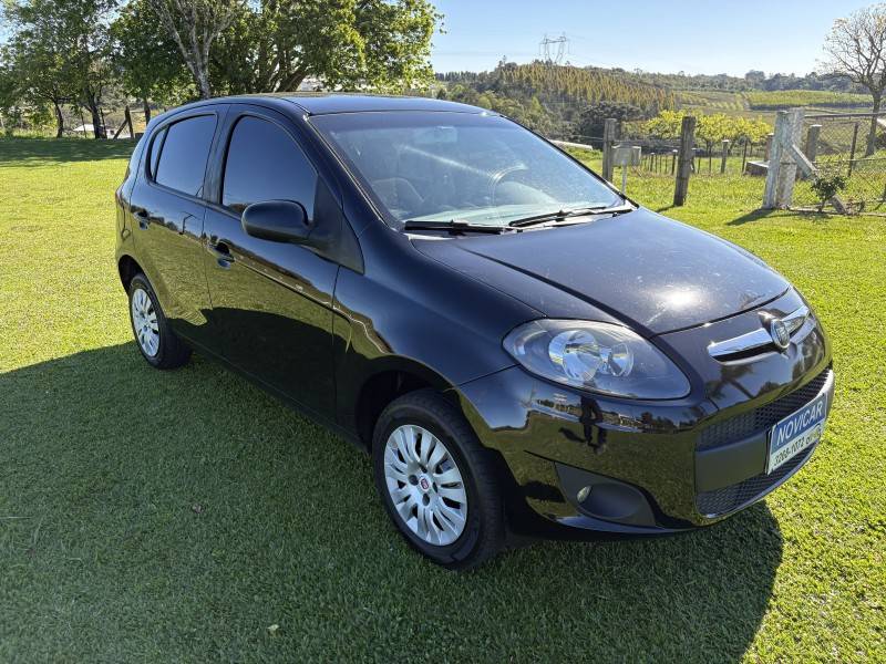FIAT - PALIO - 2012/2013 - Preta - R$ 33.900,00