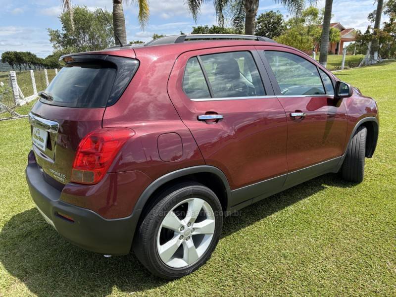 CHEVROLET - TRACKER - 2013/2014 - Vermelha - R$ 70.000,00