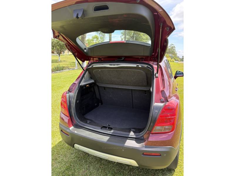CHEVROLET - TRACKER - 2013/2014 - Vermelha - R$ 70.000,00
