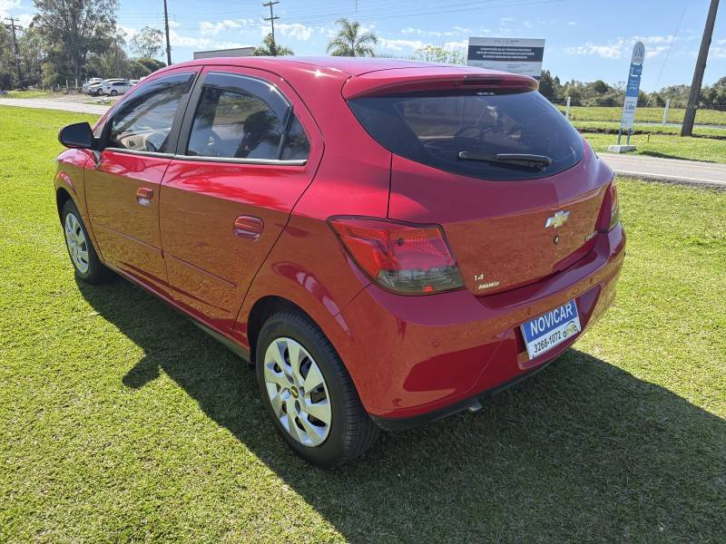 CHEVROLET - ONIX - 2015/2015 - Vermelha - R$ 49.000,00