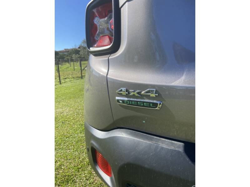JEEP - RENEGADE - 2017/2018 - Cinza - R$ 86.000,00