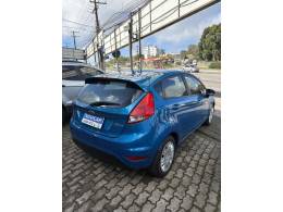 FORD - FIESTA - 2015/2016 - Azul - R$ 52.000,00