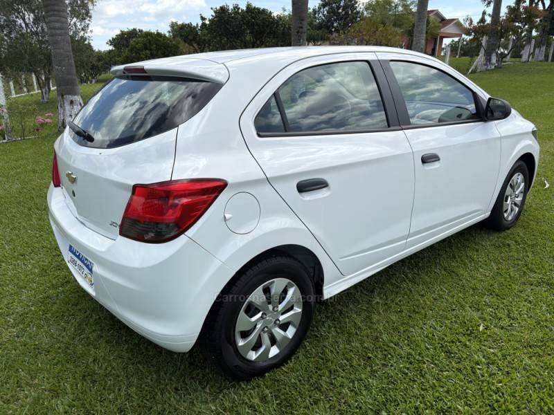 CHEVROLET - ONIX - 2019/2019 - Branca - R$ 48.000,00