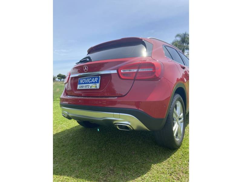 MERCEDES-BENZ - GLA 200 - 2015/2016 - Vermelha - R$ 139.000,00